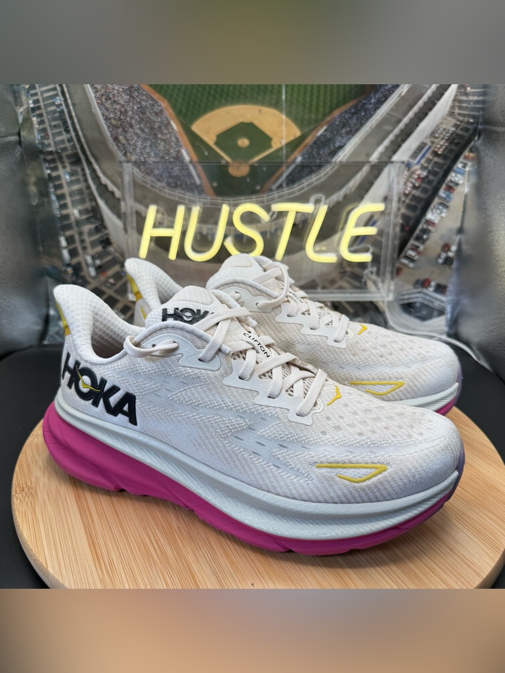 Hoka One One Clifton 9 Running Shoes Womens Size 7B Eggnog/Blanc